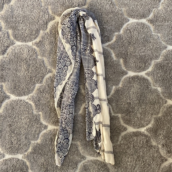 Scarf Set - Picture 4 of 5